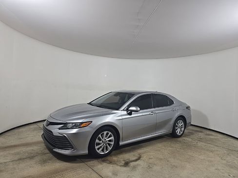 Used 2023 Toyota Camry LE image 2