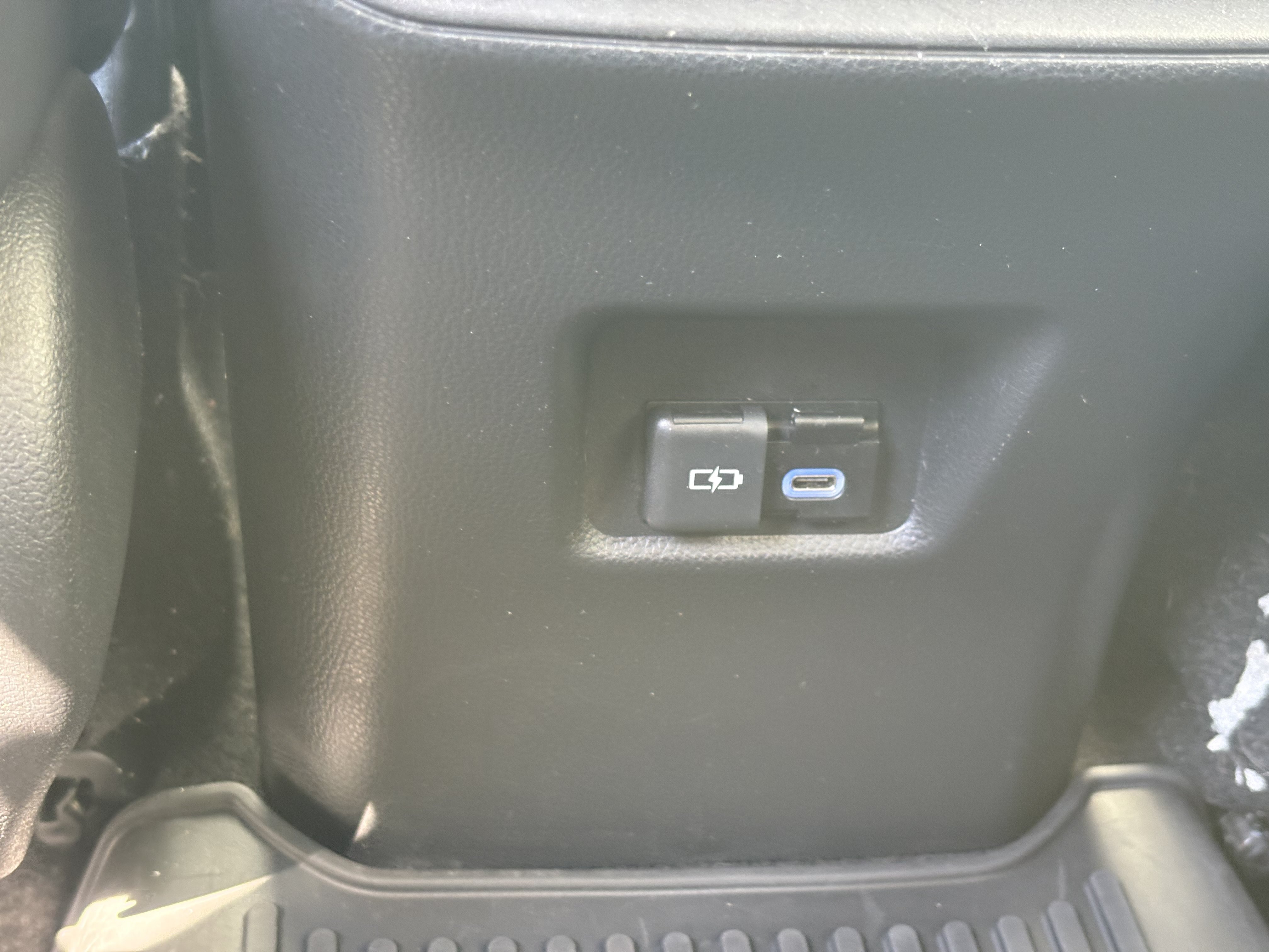 Used 2022 Toyota RAV4 Limited AWD/4WD image 12