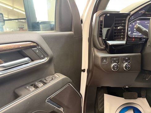 Used 2024 GMC Sierra 2500 SLE w/ SLE Convenience Package image 12