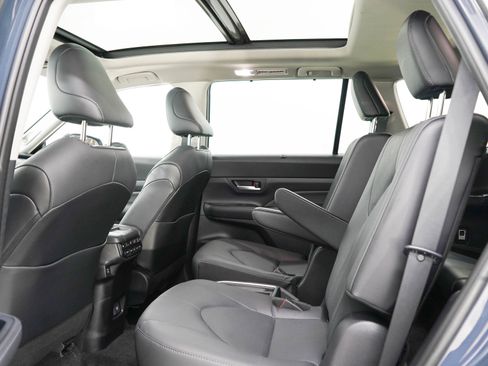 Used 2024 Toyota Grand Highlander AWD Hybrid image 16