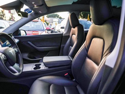 Used 2022 Tesla Model Y Performance image 17