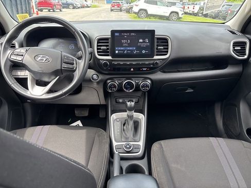 Used 2024 Hyundai Venue SEL FWD image 29