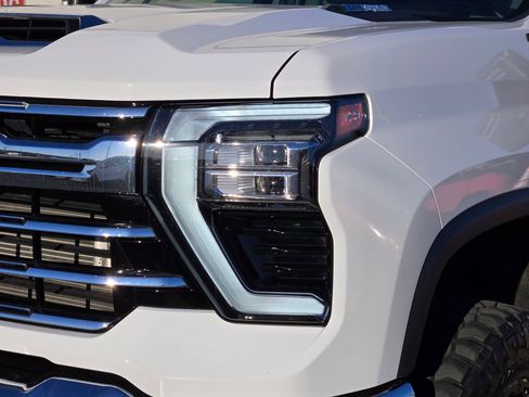 Used 2024 Chevrolet Silverado 2500 LTZ w/ LTZ Convenience Package image 11