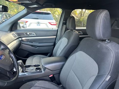 Used 2018 Ford Explorer XLT w/ Equipment Group 201A image 9