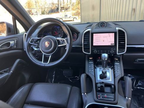 Used 2018 Porsche Cayenne Platinum Edition image 18