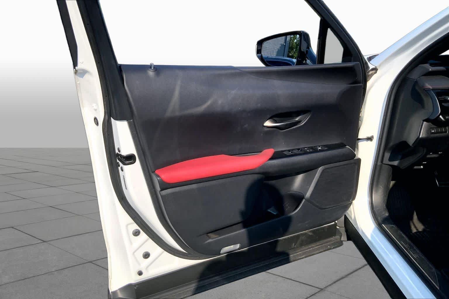 Used 2019 Lexus UX 250h F Sport AWD/4WD image 22