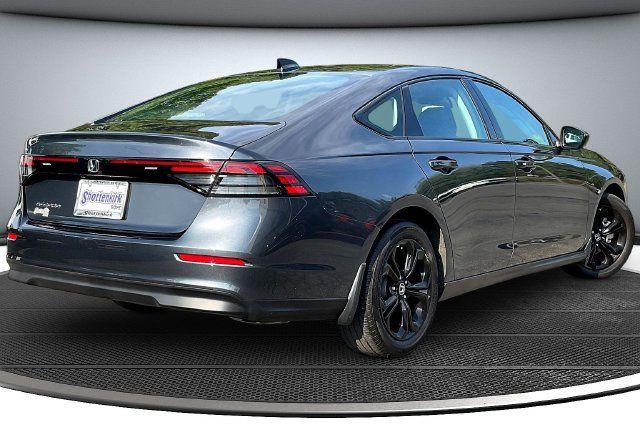 Certified 2025 Honda Accord SE image 5
