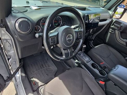 Used 2018 Jeep Wrangler Unlimited Sport S AWD/4WD image 2