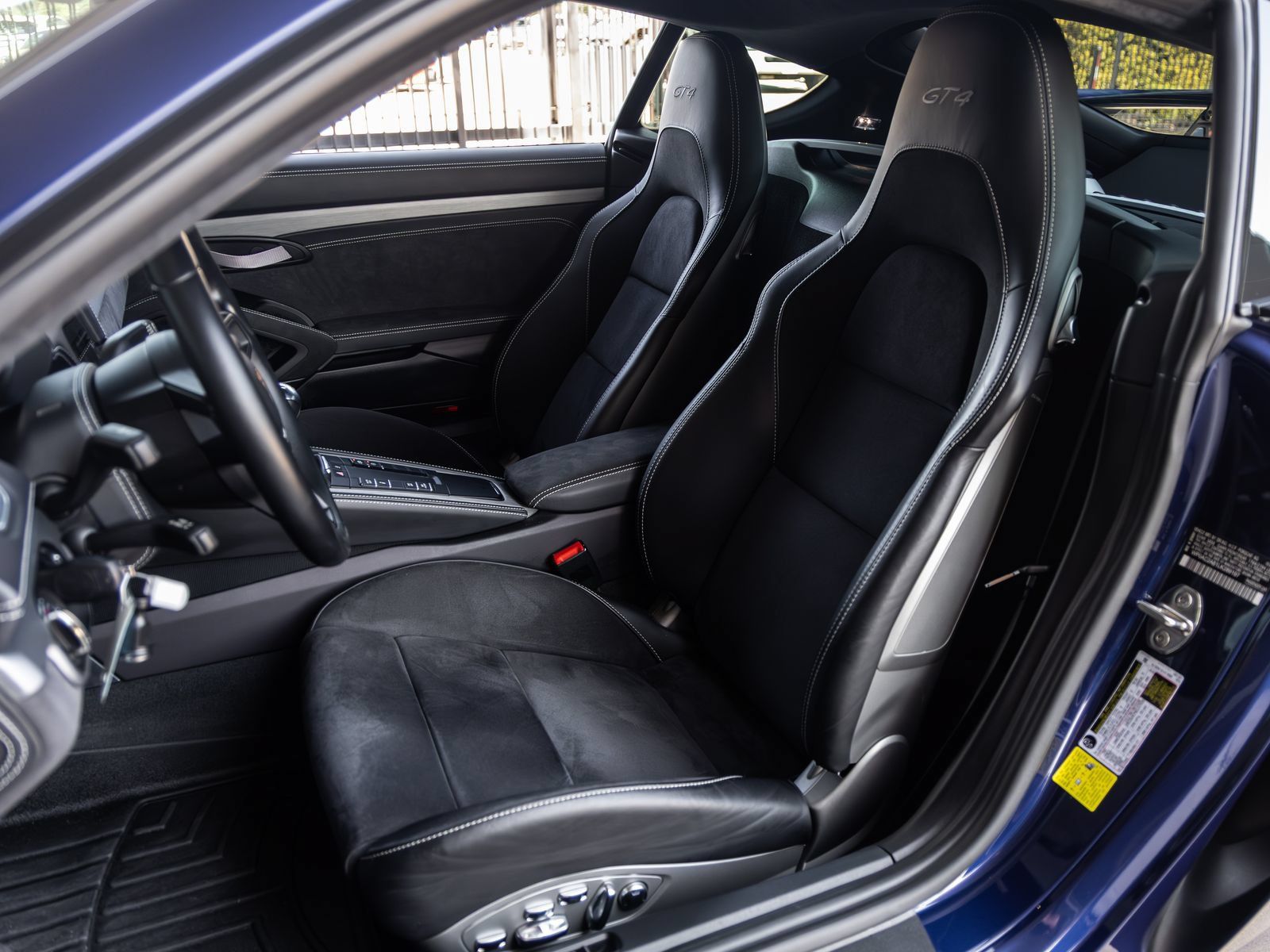 Certified 2020 Porsche 718 Cayman GT4 RWD image 5