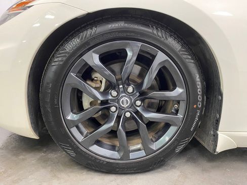 Used 2019 Nissan 370Z Coupe w/ Z34 Heritage Edition - White image 17