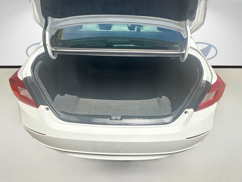 Used 2018 Honda Accord LX image 23