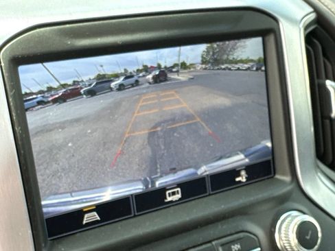 Used 2021 GMC Sierra 1500 SLT w/ SLT Premium Package AWD/4WD image 16