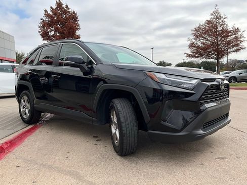 Used 2025 Toyota RAV4 XLE image 5