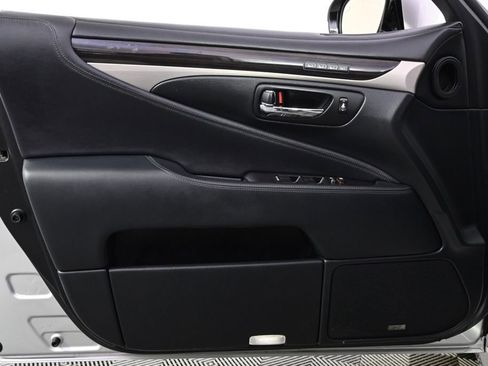 Used 2013 Lexus LS 460 AWD w/ Comfort Pkg image 22