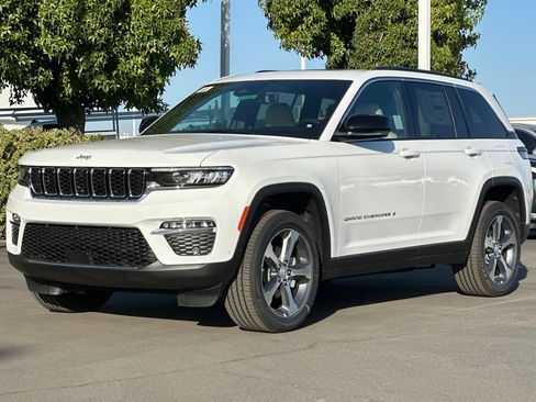 New 2025 Jeep Grand Cherokee Limited w/ Luxury Tech Group II image 8