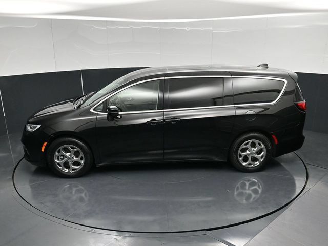 Certified 2024 Chrysler Pacifica Limited FWD image 55