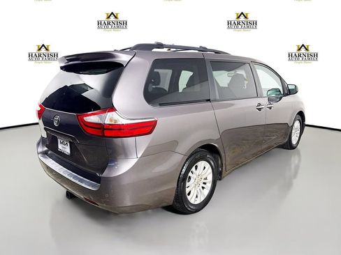 Used 2015 Toyota Sienna XLE w/ XLE Navigation Package FWD image 7