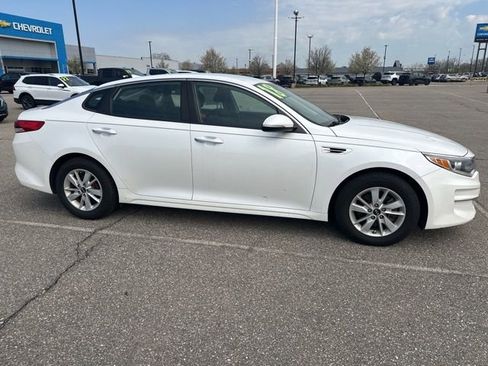 Used 2016 Kia Optima LX FWD image 2