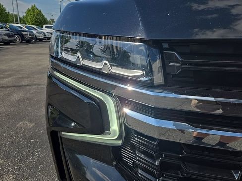 Used 2022 Chevrolet Tahoe Z71 w/ Z71 Off-Road Package AWD/4WD image 19