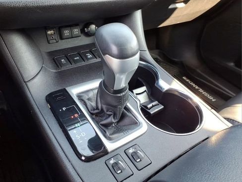 Used 2018 Toyota Highlander SE w/ Protection Package #3 AWD/4WD image 24