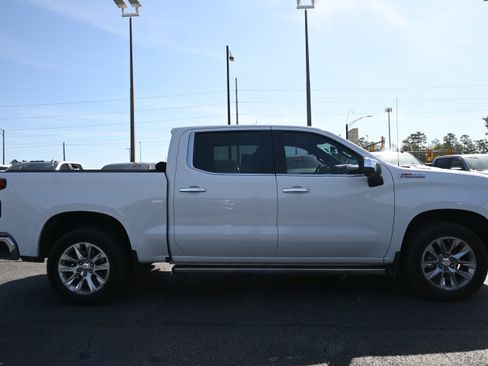 Used 2022 Chevrolet Silverado 1500 LTZ w/ LTZ Premium Package image 16