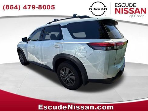 Certified 2025 Nissan Pathfinder SV FWD image 4