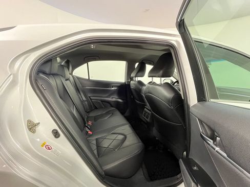 Used 2018 Toyota Camry XLE FWD image 19