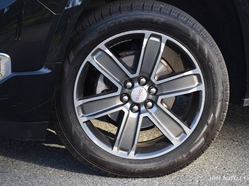 Used 2017 GMC Acadia Denali w/ Technology Package AWD/4WD image 39