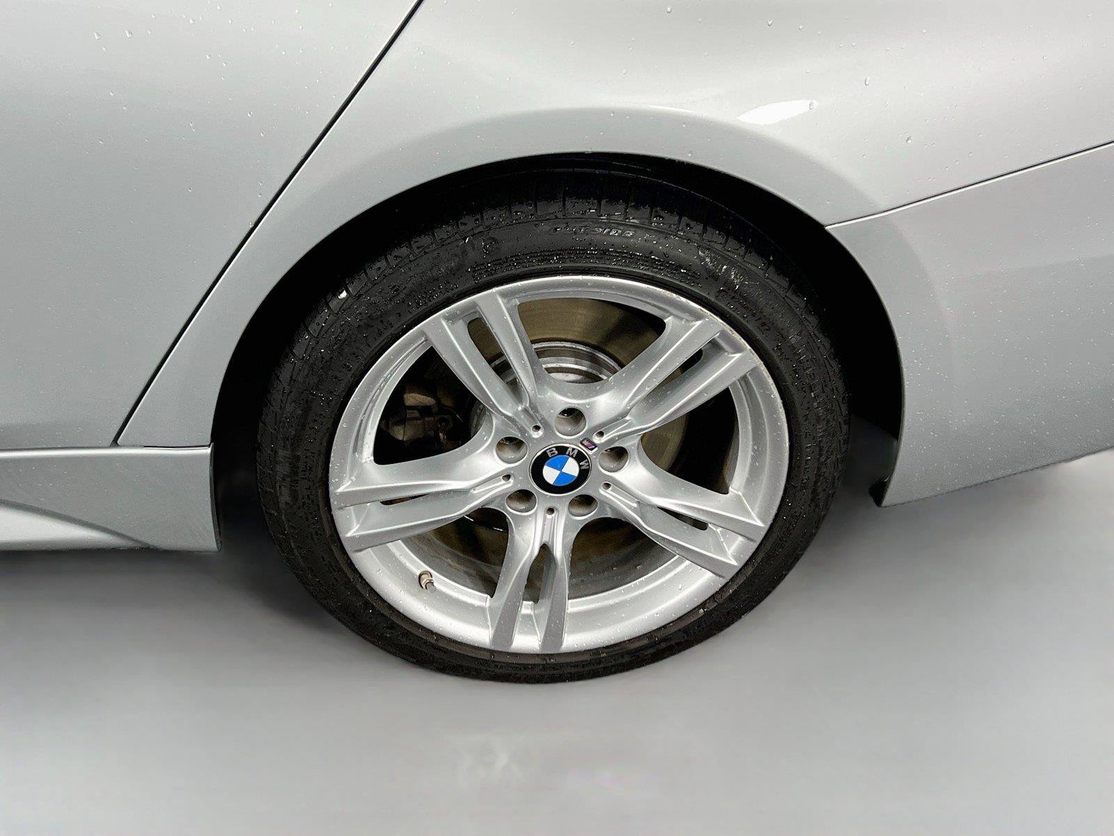 Used 2017 BMW 340i xDrive Sedan AWD/4WD image 32