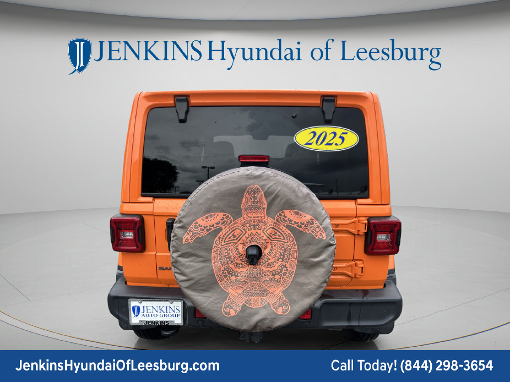 Used 2025 Jeep Wrangler Unlimited Sahara AWD/4WD image 6
