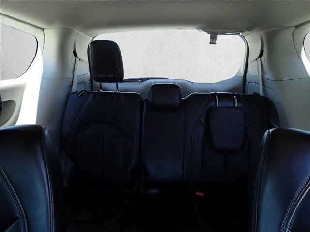 Used 2024 Chrysler Pacifica Touring-L FWD image 12
