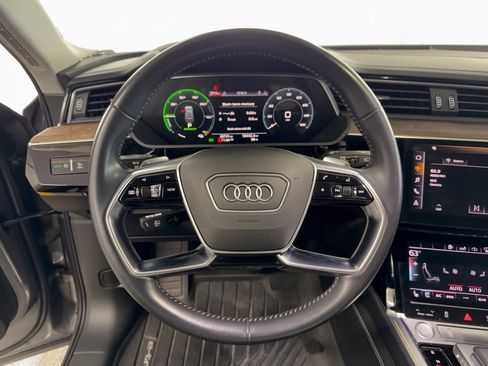 Used 2019 Audi e-tron Prestige w/ Prestige Package AWD/4WD image 10