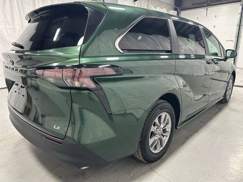 Used 2025 Toyota Sienna LE image 7