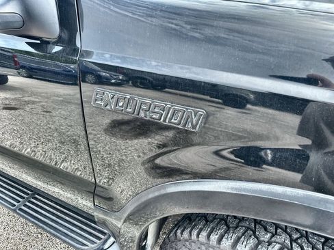 Used 2004 Ford Excursion Limited AWD/4WD image 2