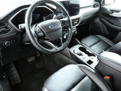 Certified 2025 Ford Escape Platinum AWD/4WD image 4