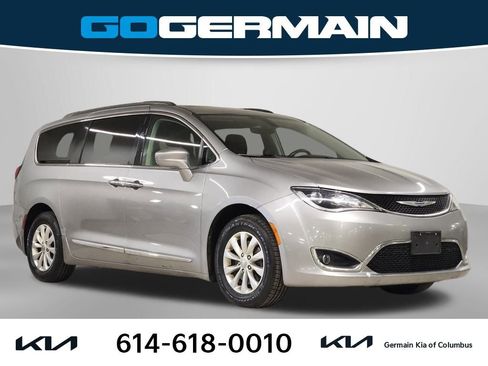Used 2018 Chrysler Pacifica Touring-L image 5
