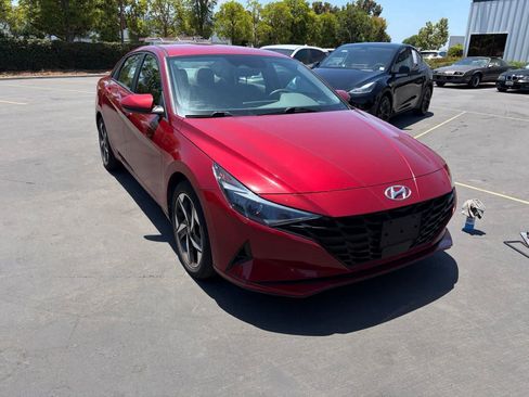 Used 2023 Hyundai Elantra SEL w/ Convenience Package FWD image 2