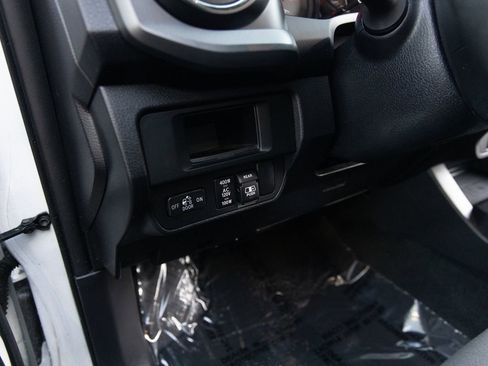 Used 2017 Toyota Tacoma TRD Sport image 15