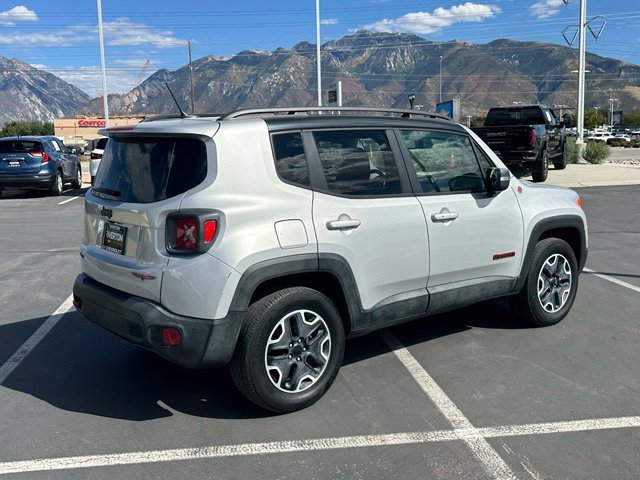 Used 2016 Jeep Renegade Trailhawk w/ Premium Trailhawk Package AWD/4WD image 7