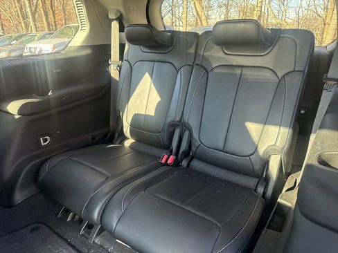 Used 2022 Jeep Grand Cherokee L Limited w/ Black Appearance Package image 13