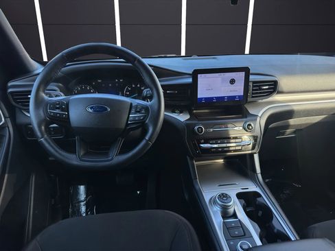 Used 2020 Ford Explorer XLT w/ Comfort Package AWD/4WD image 16