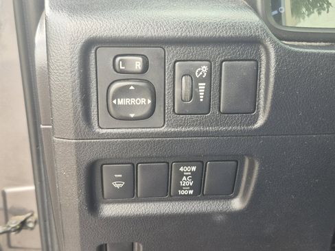 Used 2018 Toyota 4Runner SR5 AWD/4WD image 34