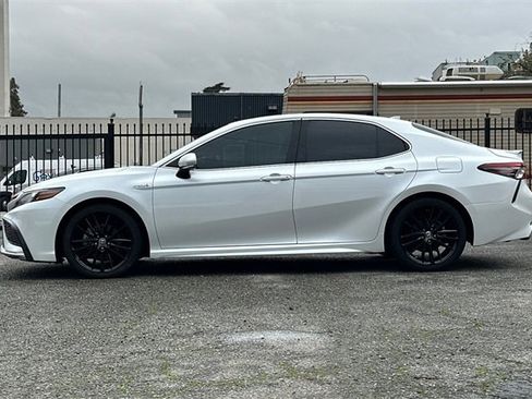 Used 2021 Toyota Camry XSE image 7