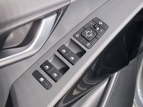 Used 2025 Kia Niro EX Touring image 15