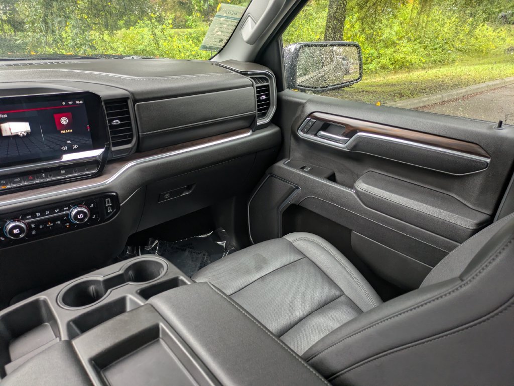 Used 2025 GMC Sierra 1500 SLT AWD/4WD image 16