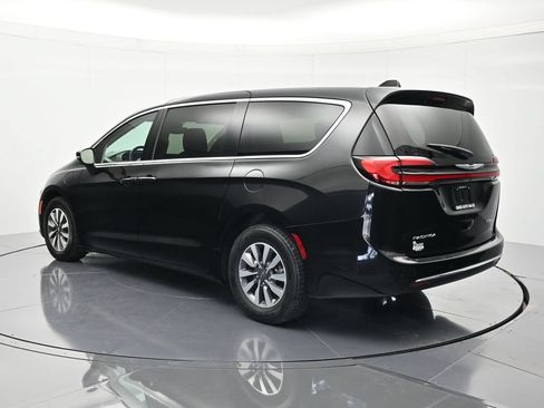 Used 2023 Chrysler Pacifica Touring-L FWD image 7