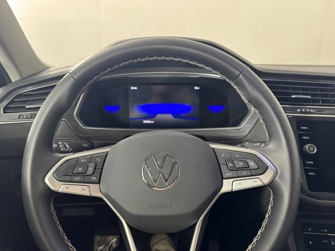Used 2023 Volkswagen Tiguan SE w/ Panoramic Sunroof Package AWD/4WD image 16