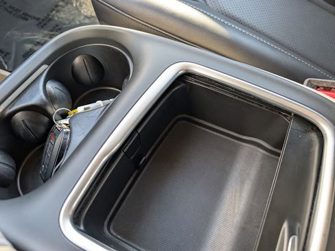 Used 2024 Chrysler Pacifica Touring-L image 32