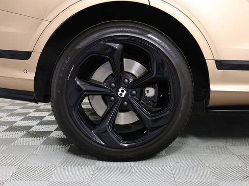 Used 2023 Bentley Bentayga image 18