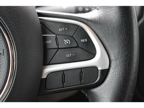 Used 2017 Jeep Renegade Latitude image 18